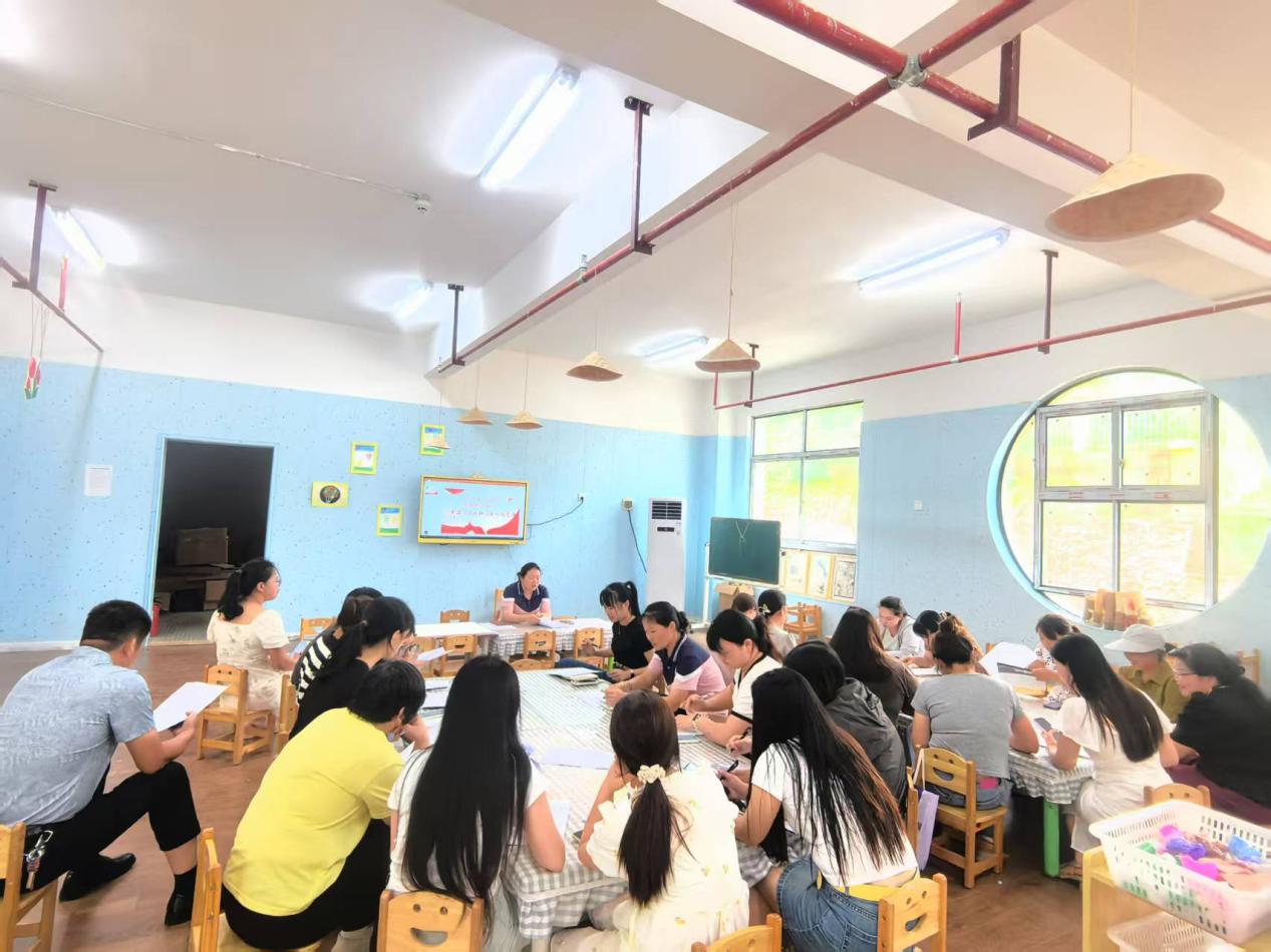 下花橋鎮(zhèn)中心幼兒園 開展學(xué)前教育宣傳月及幼小銜接活動紀(jì)實