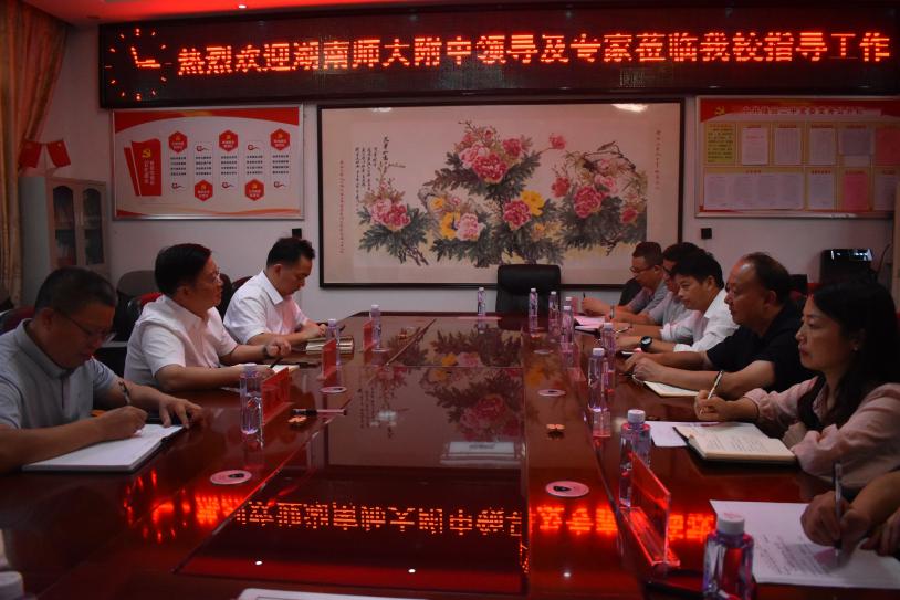 隆回二中邀請(qǐng)湖南師大附中“精英”傳經(jīng)