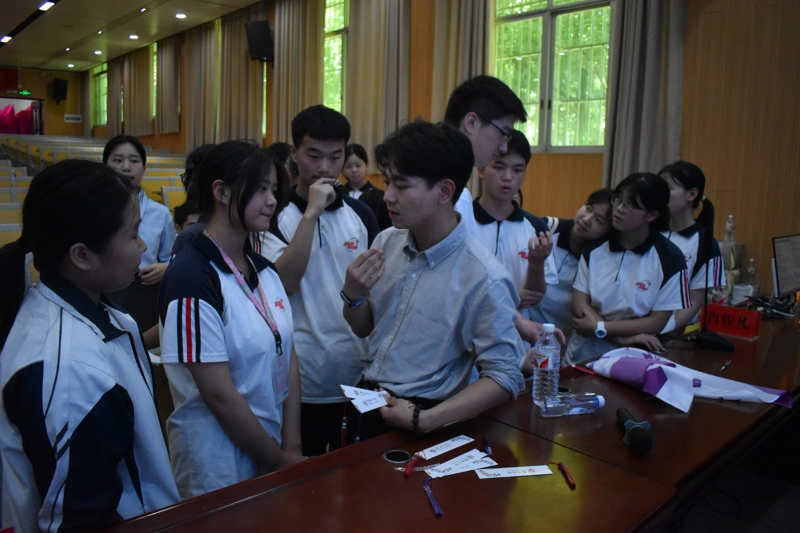 “走進(jìn)邵陽助學(xué)公益行 ”宣講團(tuán)到隆回二中講學(xué)助力學(xué)子逐夢高考