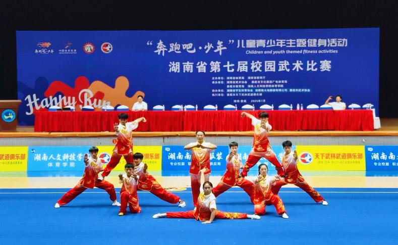 大祥區(qū)第一中學(xué)武術(shù)隊(duì)閃耀省賽，勇摘桂冠載譽(yù)歸