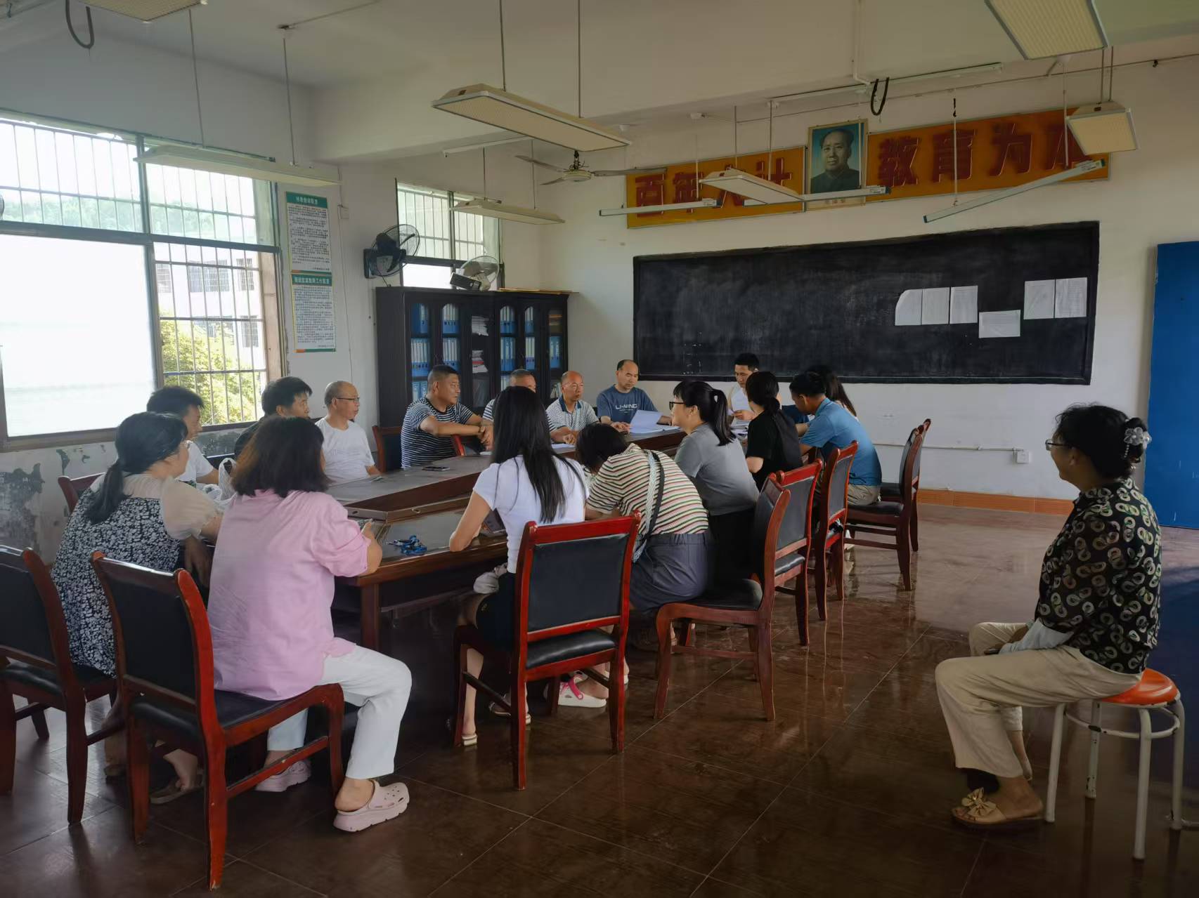 梽木山中學教師暑期家訪全覆蓋 筑牢學生安全防線