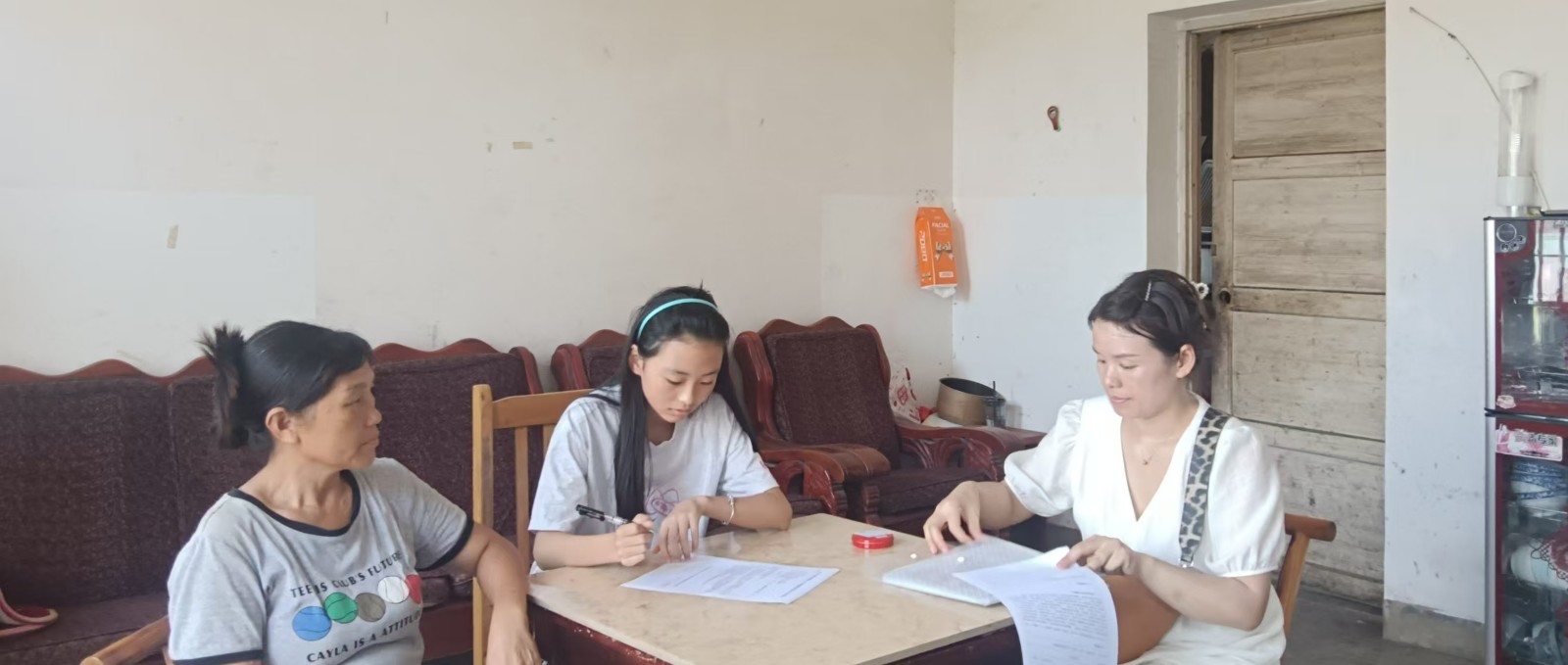 梽木山中學教師暑期家訪全覆蓋 筑牢學生安全防線