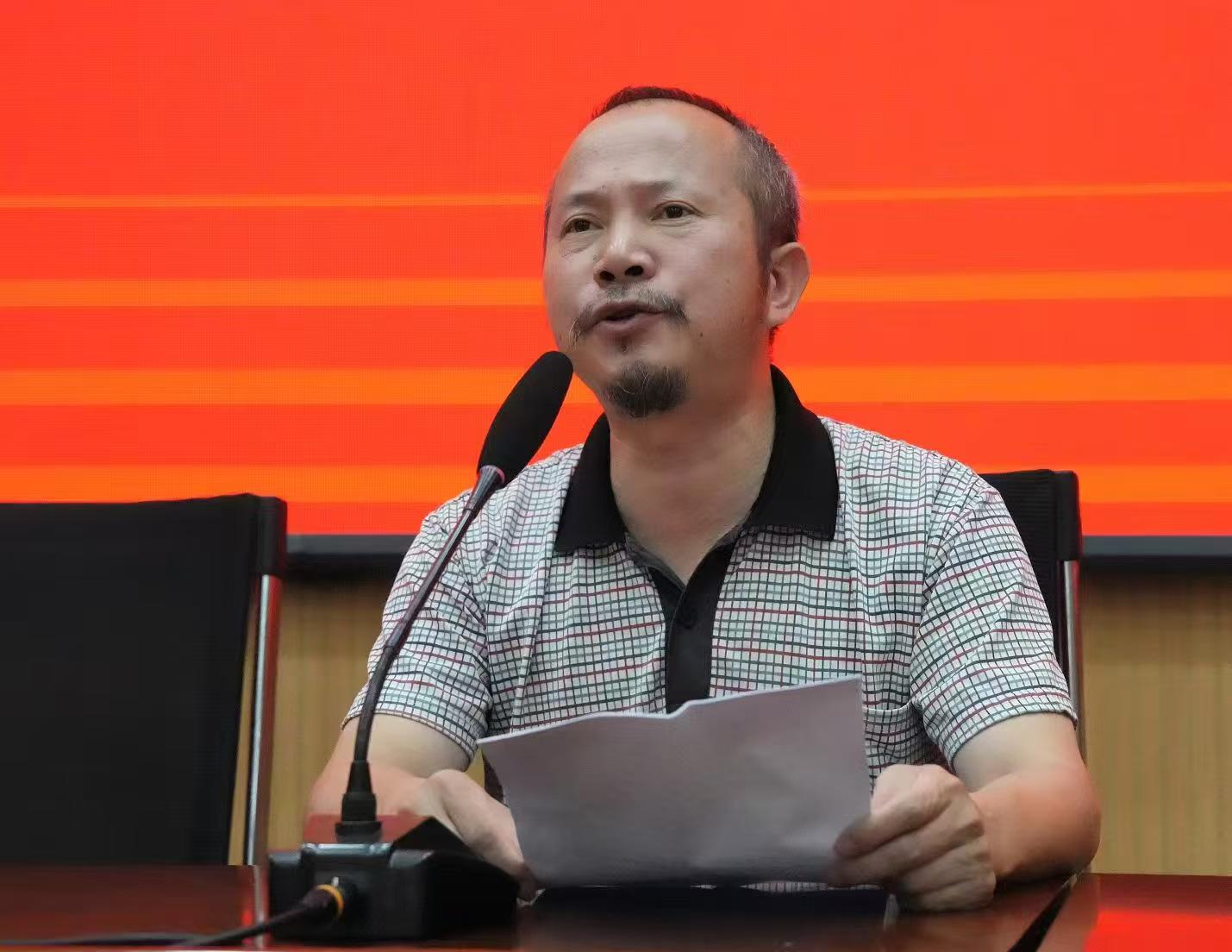 隆回二中默深文學(xué)社舉行總結(jié)表彰會