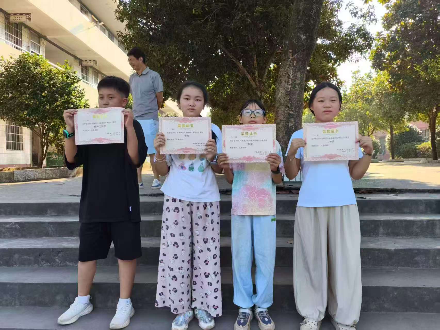 力拔山兮氣蓋世，團(tuán)結(jié)之花綻校園