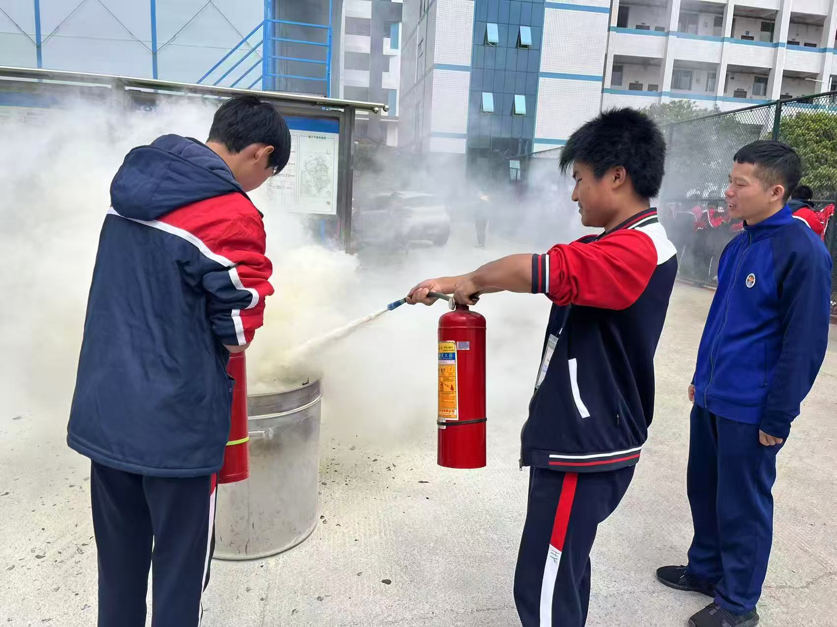 消防知識進校園，師生齊學“防火術”